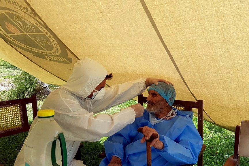 باكستاني عمره 103 أعوام يهزم فيروس كورونا