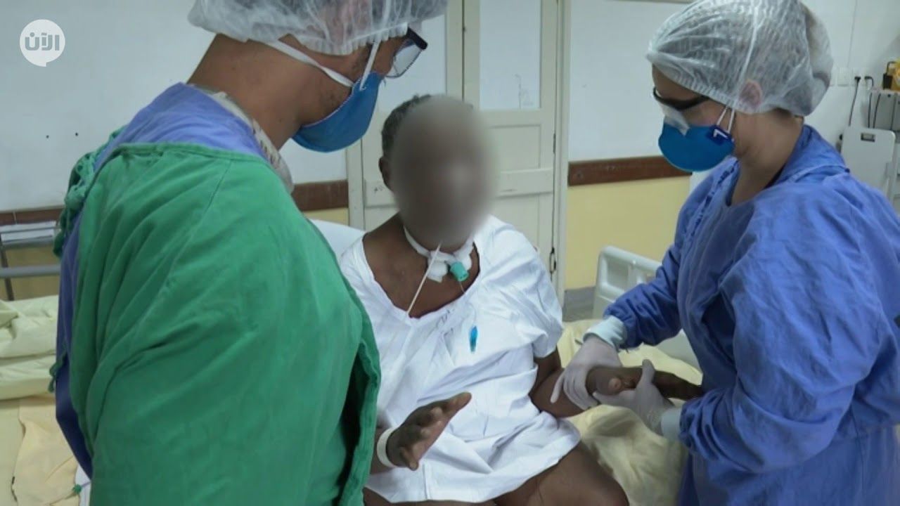 بالفيديو .. مستشفى برازيلي يساعد المتعافين من كورونا على استكمال حياتهم