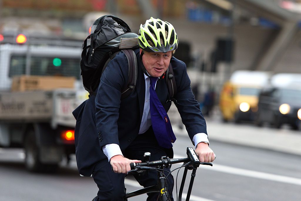 بريطانيا.. خطّة لحكومة جونسون تهدف لمكافحة السّمنة والتشجيع على ركوب الدراجة