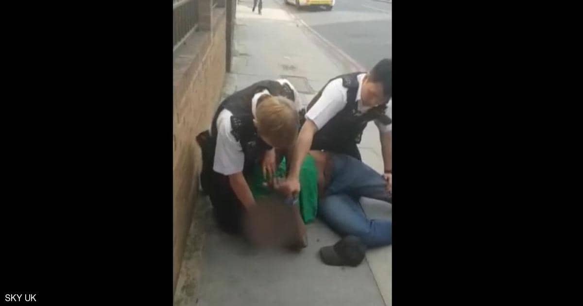 بعد فيديو “فلويد لندن”.. عقوبات فورية على رجلي شرطة