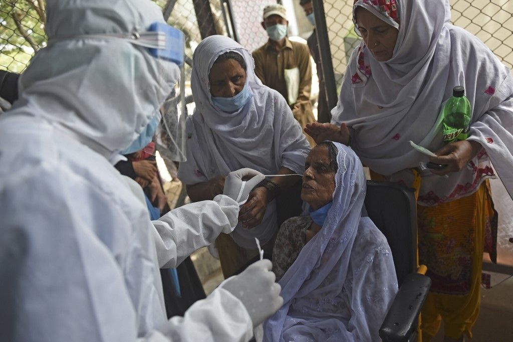 تحذير من ارتفاع إصابات كوفيد-19 في باكستان رغم تراجع معدل الوفيات