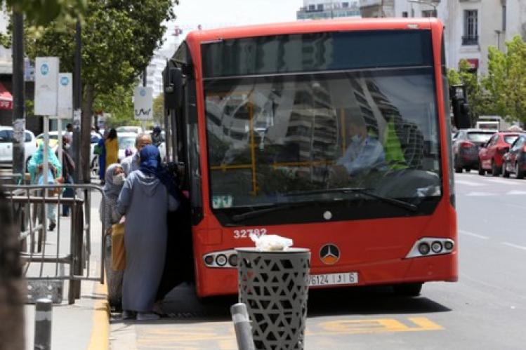 “حرب الركاب” تجمع طاكسيات وحافلات في البيضاء