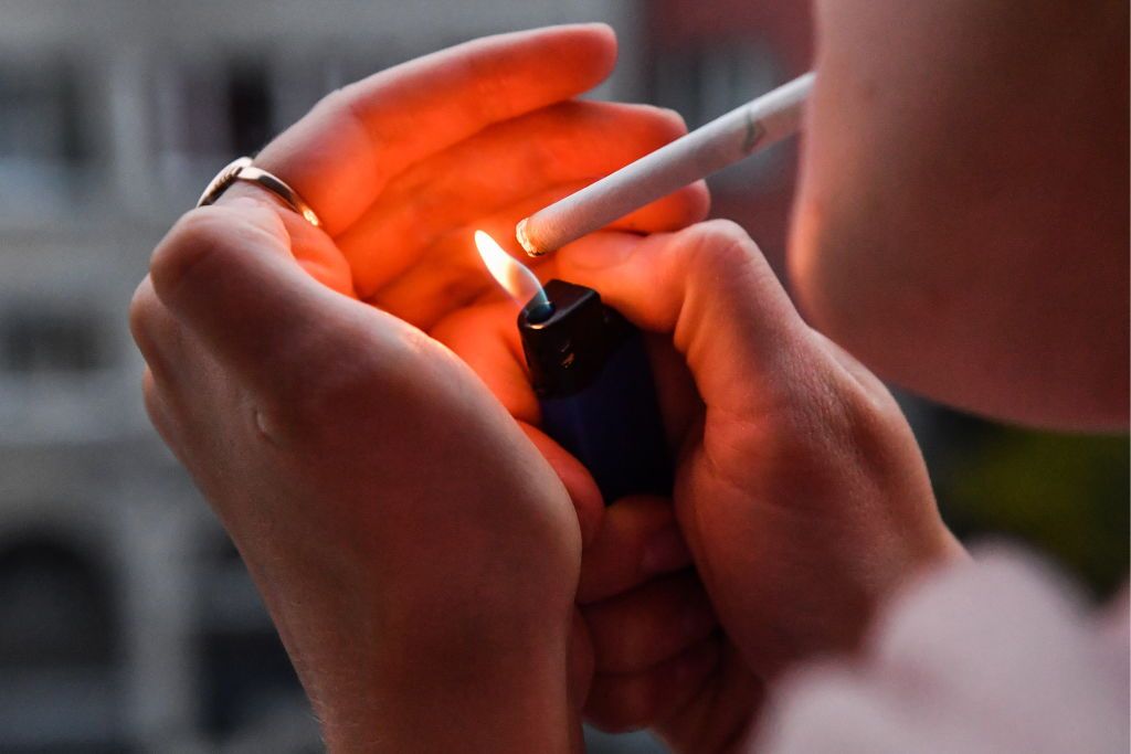 دراسة تكشف ما يحصل للمدخنين حينما يُصابون بفيروس ”كورونا“