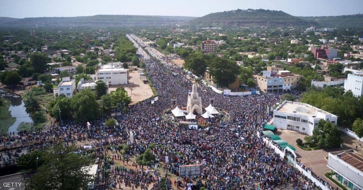 رغم “التنازلات”.. محتجو مالي يطالبون الرئيس كيتا بالتنحي
