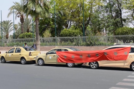 مهنيو سيارات الأجرة يحتجون في مدينة مراكش