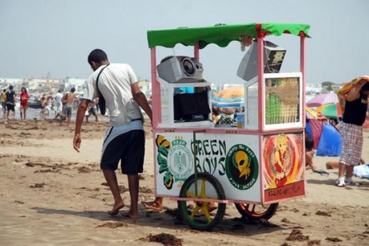 إغلاق الشواطئ يضع مزاولين لمهن صيفية أمام “مستقبل مجهول”