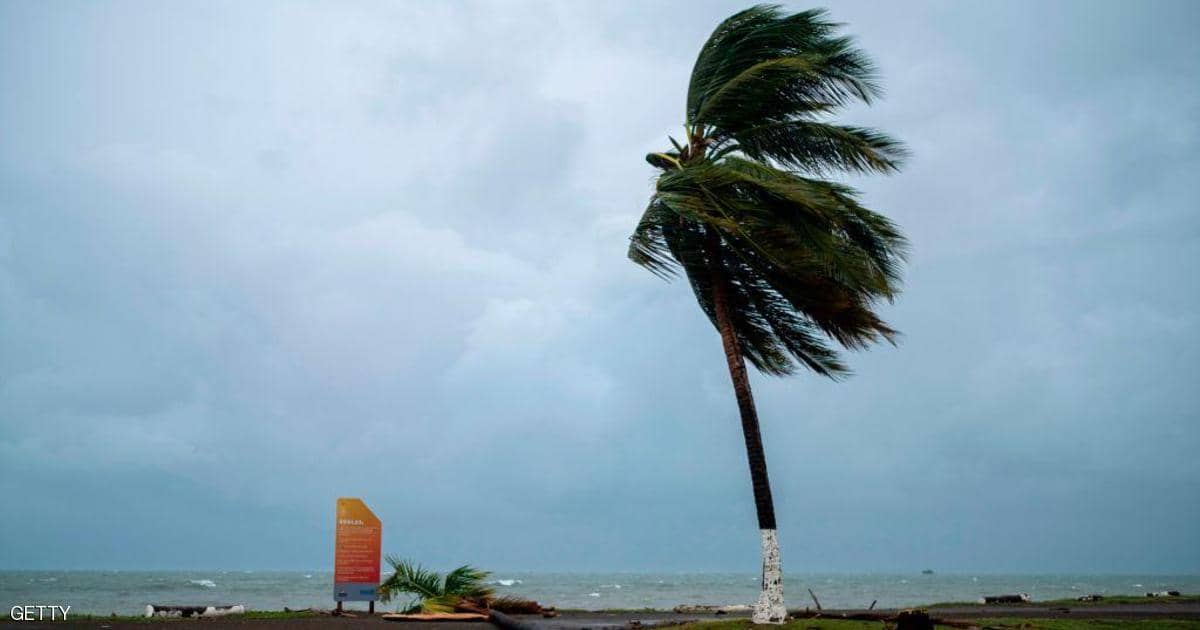 الإعصار “لورا” يشتد ويهدد السواحل الأميركية