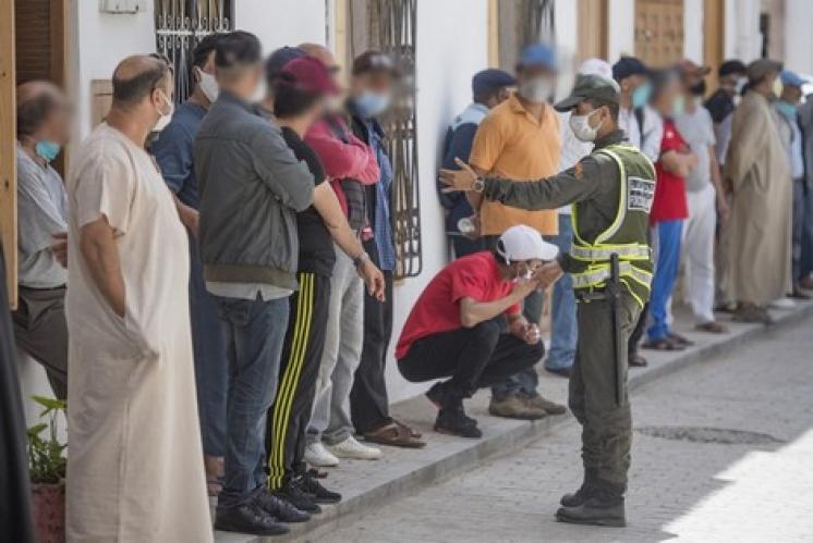 الازدحام على تحاليل “كورونا” ينذر بانتشار الفيروس بين المغاربة