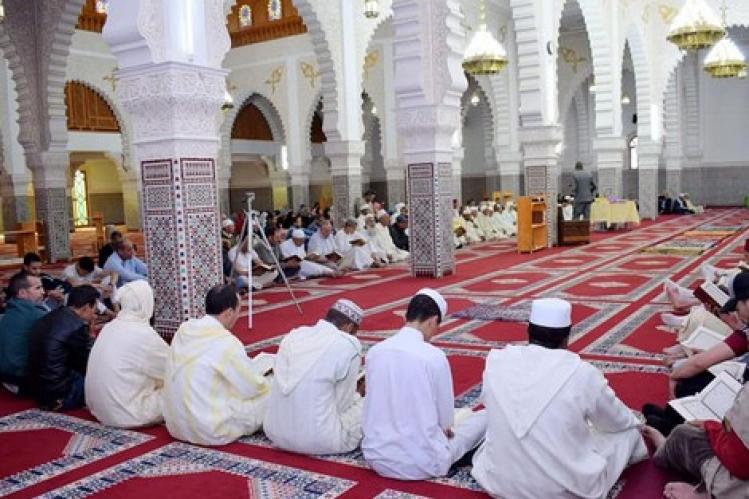 القيمون بالمساجد .. فئة محورية تنشد تجويد تدبير الشأن الديني