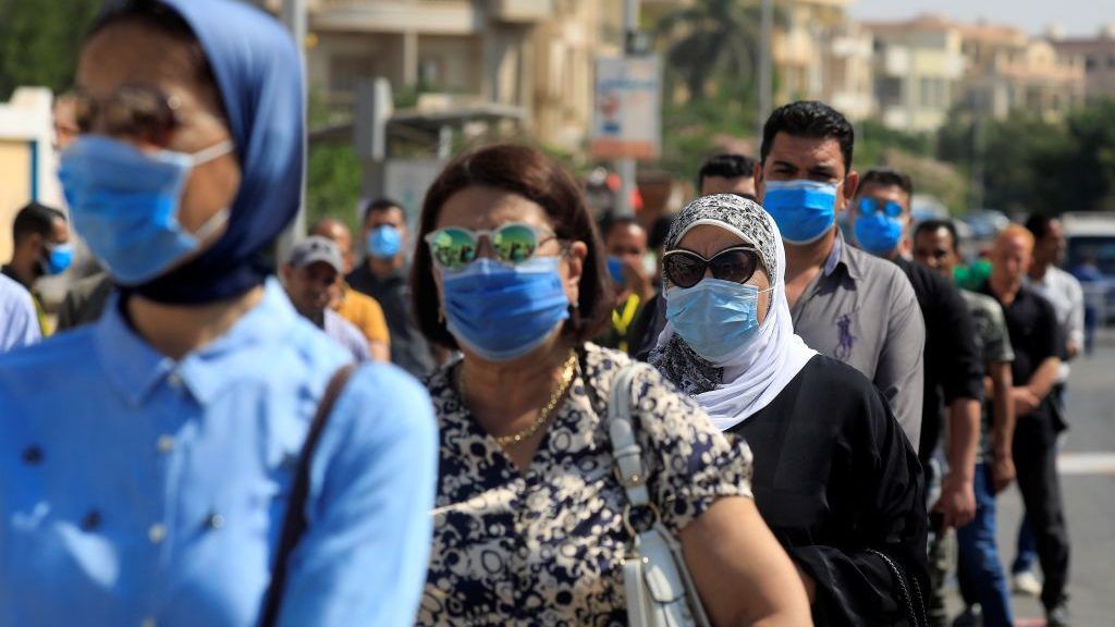 رئيس الوزراء المصري يحذر من زيادة حالات الإصابة بكورونا