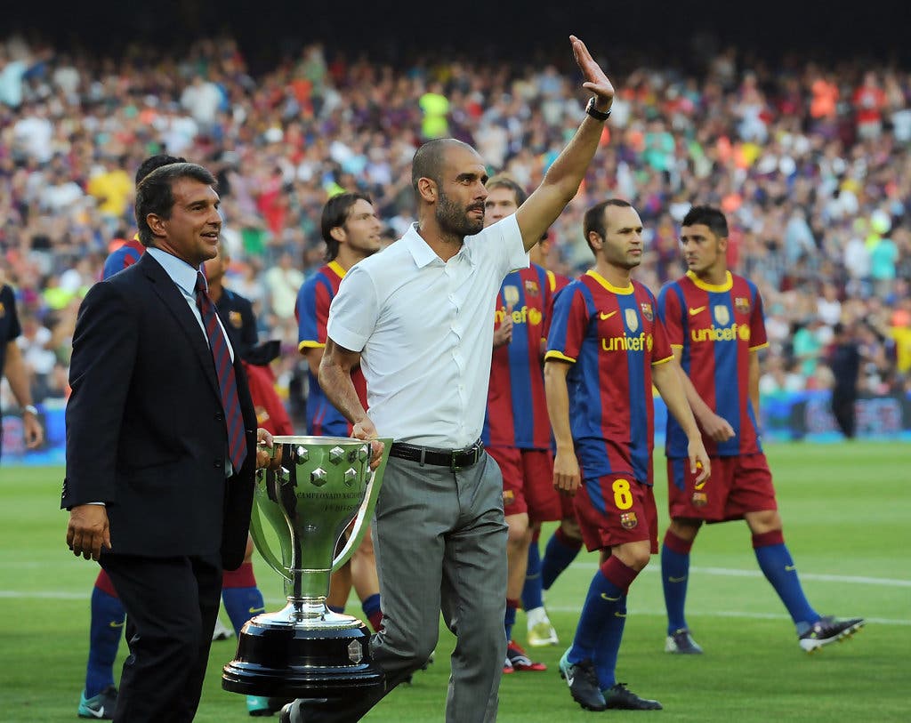 رئيس برشلونة يصف تعامل الإدارة مع سواريز بـ”الجبان”