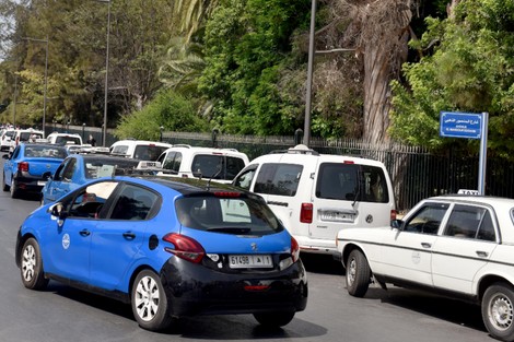 سيارات الأجرة تشتكي “قلة الزبائن” واستفحال الأزمة في العاصمة
