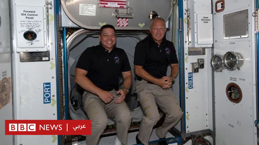 عودة طاقم “ناسا” و”سبيس إكس”: هبوط مركبة “دراغون” بعد شهرين في الفضاء