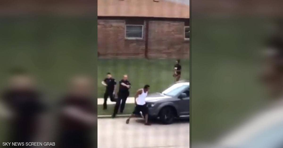 فيديو صادم.. لحظة إطلاق الشرطة الأميركية النار على رجل أسود