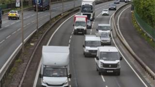 قيادة السيارات: مشاورات في بريطانيا بشأن تطبيق نظام القيادة بلا يدين