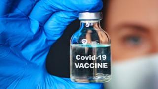 لقاح فيروس كورونا: الصين “بدأت في تطعيم عاملين لديها” ضد كوفيد-19