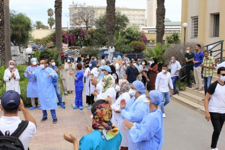 ممرضون يستأنفون الاحتجاج للمطالبة بالتعويض عن “مخاطر كورونا”