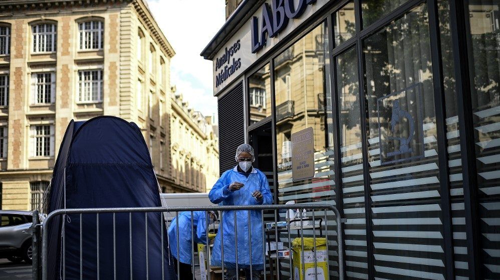 ارتفاع مقلق في الإصابات بكورونا في فرنسا