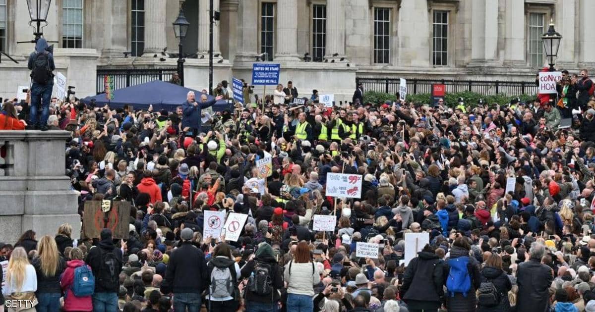الآلاف يتظاهرون في لندن ضد التباعد الاجتماعي والإغلاق
