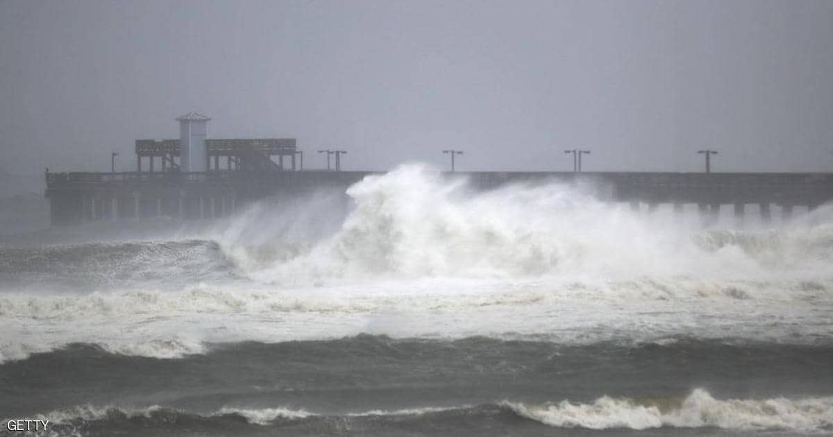 الإعصار سالي يهدد بسيول كارثية ودعوات حكومية للفرار