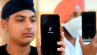 تيك توك: يوتيوب يختبر تطبيقا منافسا للتطبيق الصيني في الهند