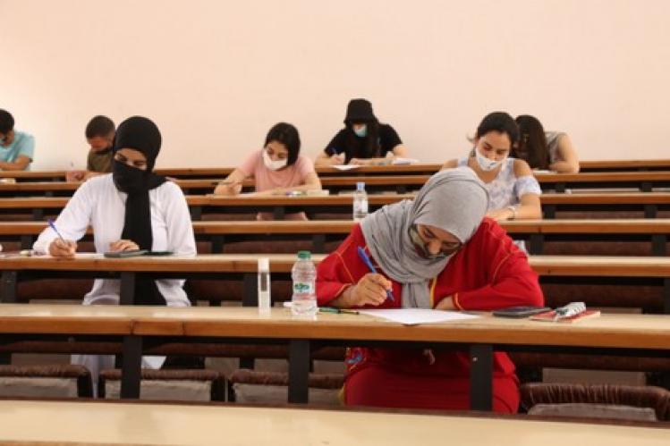 طلبة الدار البيضاء ينتظرون إجراء امتحانات عن بعد