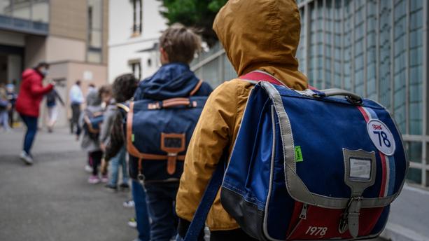 فرنسا تعيد إغلاق عدة مدارس بعد تسجيل إصابات مؤكدة بكورونا في أوساط التلاميذ