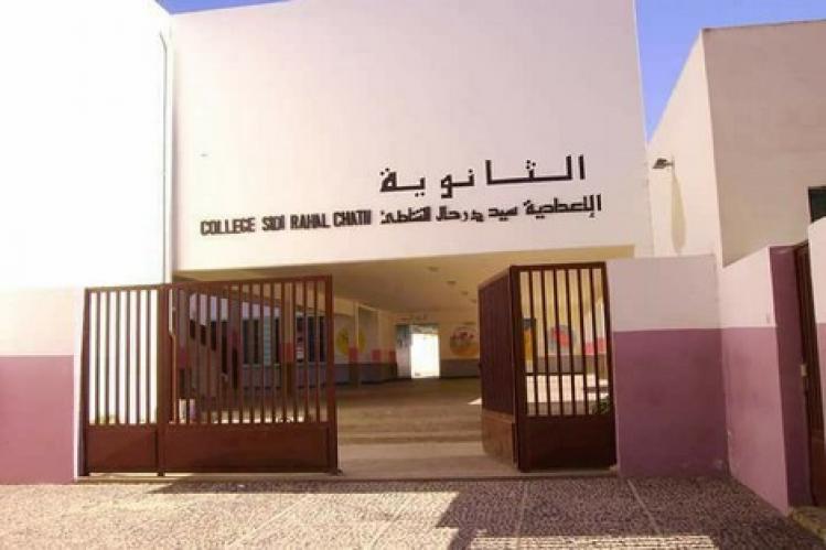 كورونا” يغلق ثانوية الشاطئ بمدينة سيدي رحال”