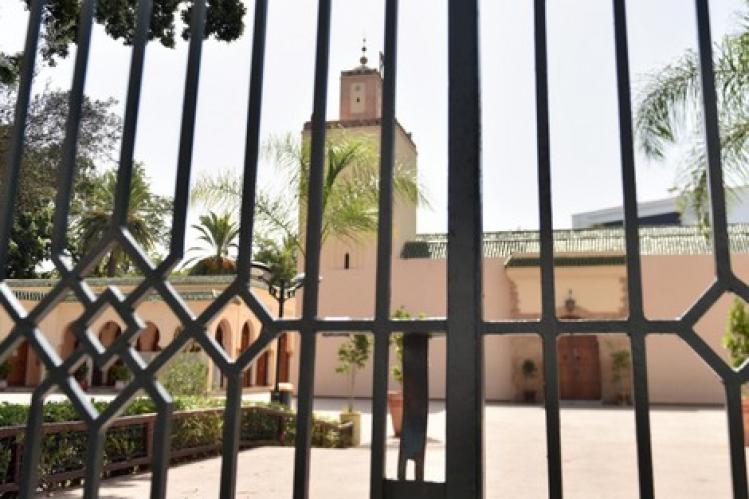 مغاربة يدعون إلى إعادة فتح جميع المساجد لإقامة صلوات الجمعة