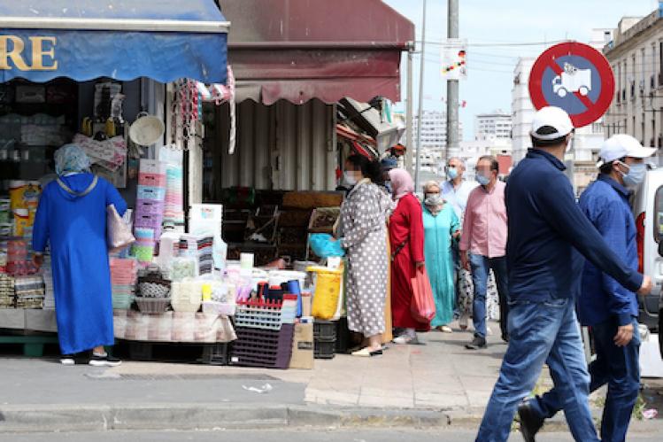 مناطق شعبية ومحال تجارية تخرق تدابير الوقاية‎