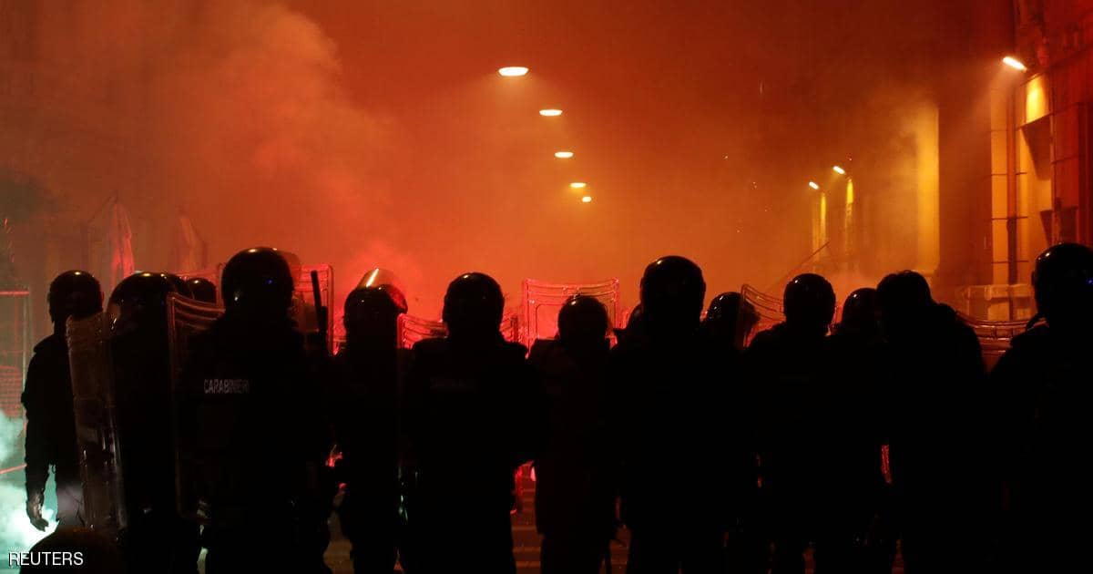 إيطاليا.. مواجهات مع الشرطة في “احتجاجات كورونا”