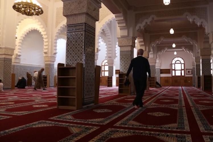 الفيروس يصيب 8 خطباء بمساجد سيدي سليمان