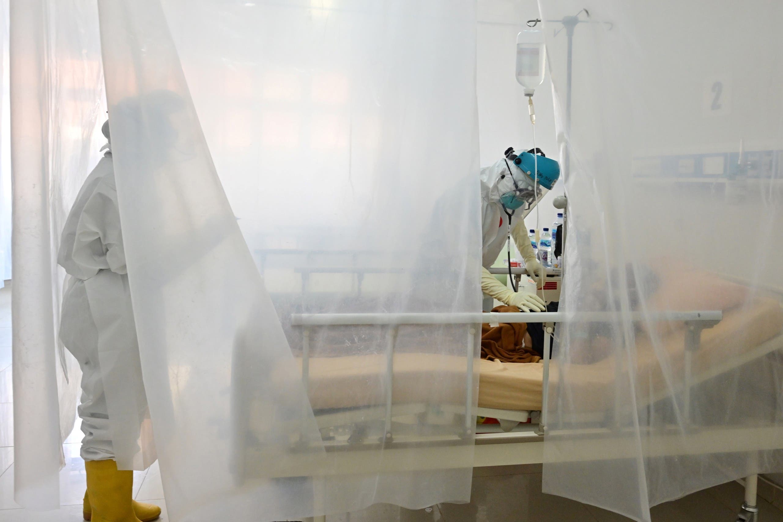 الممرضون يعانون من الإرهاق وسوء المعاملة بالحرب على كورونا