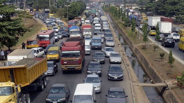 تغير المناخ: أفريقيا الأكثر تضررا باستيراد سيارات مستعملة “خطيرة وملوثة للبيئة”