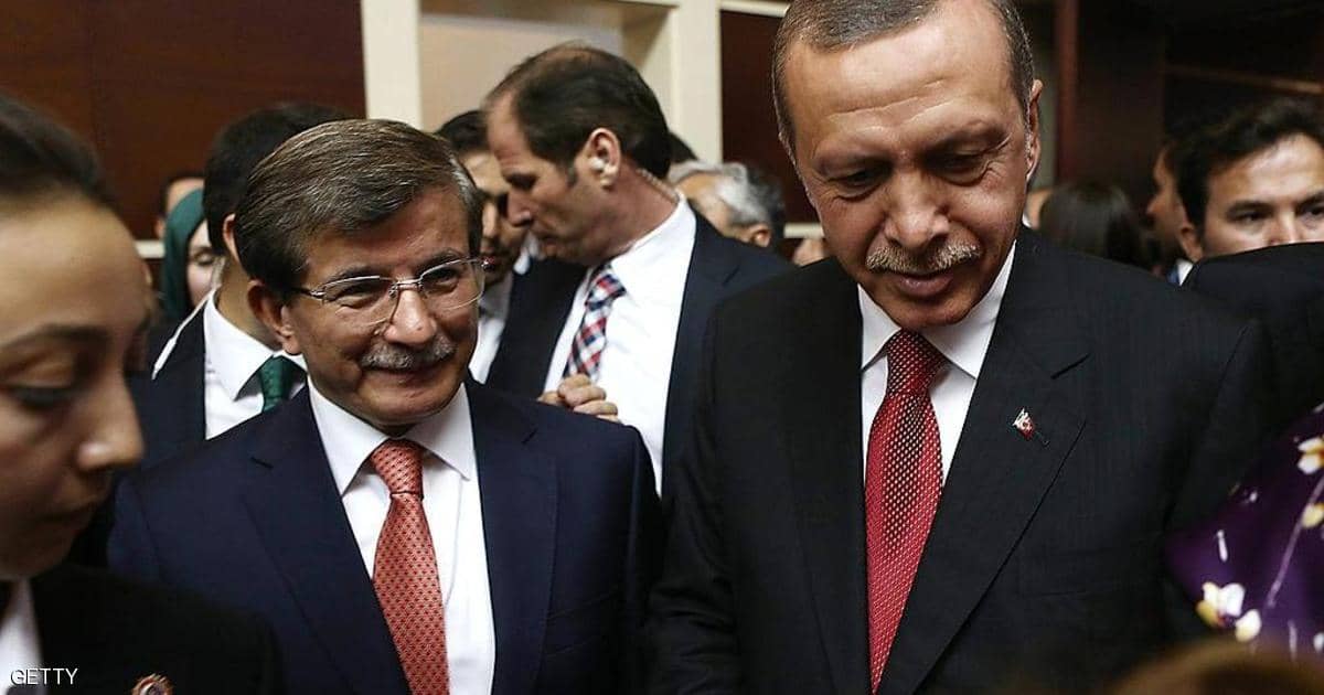 داود أوغلو يهاجم أردوغان: أسرتك تحصد الثروات