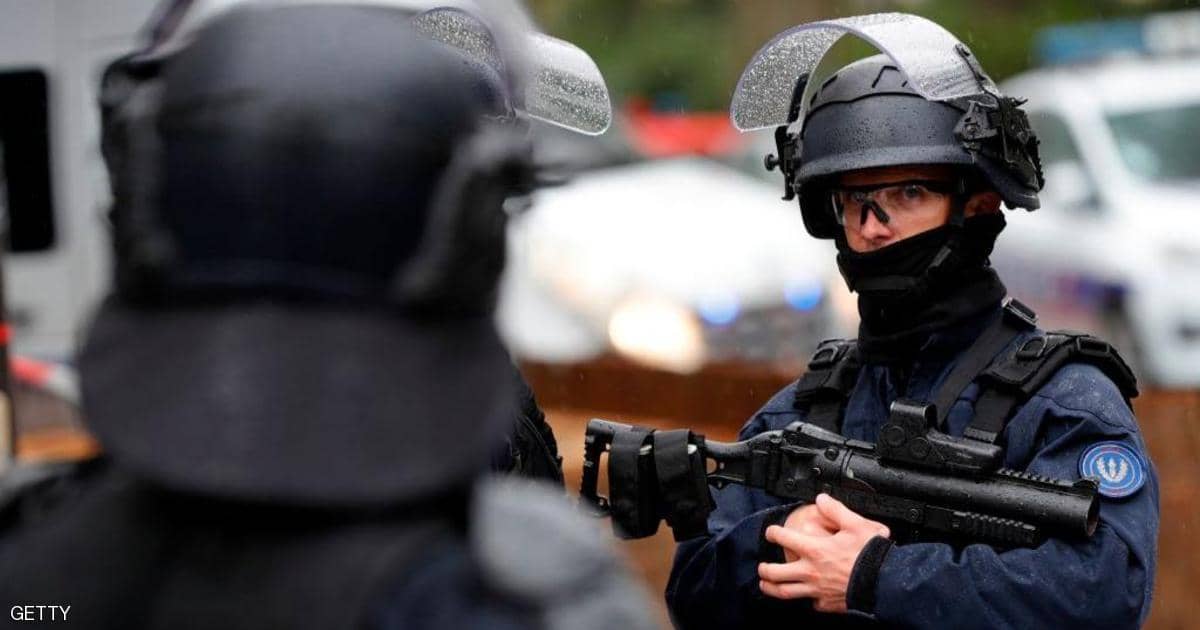 فرنسا تلاحق 8 أشخاص بتهمة تمويل الإرهاب إلكترونيا