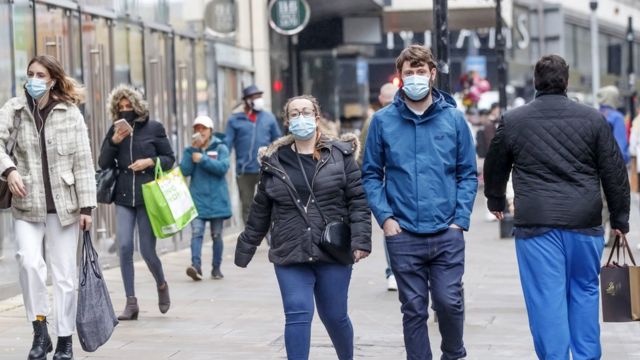 فيروس كورونا: دراسة تشير إلى وقوع نحو 100 ألف إصابة جديدة في بريطانيا يوميا