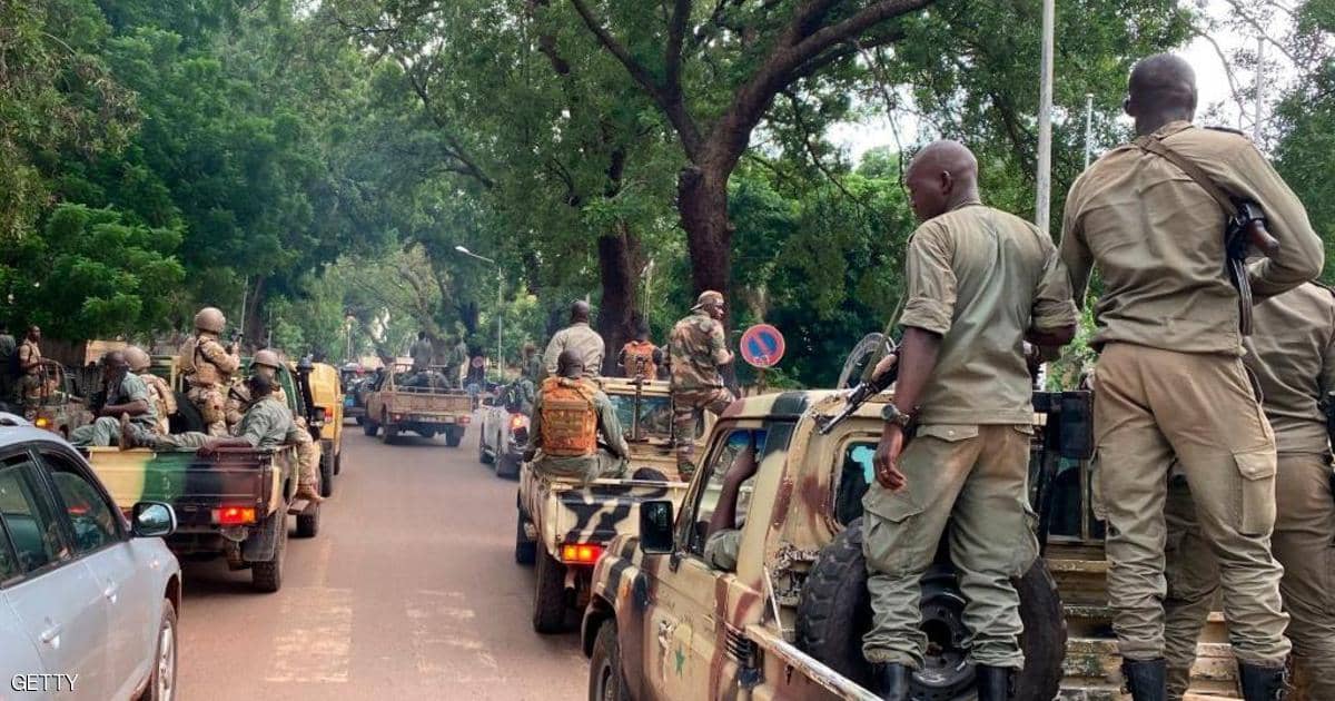 قادة الانقلاب في مالي يفرجون عن مسؤولين كبار
