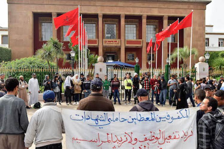 ‪ذوو الإعاقة يلوّحون بمقاضاة الحكومة بسبب “الإقصاء من الوظيفة”