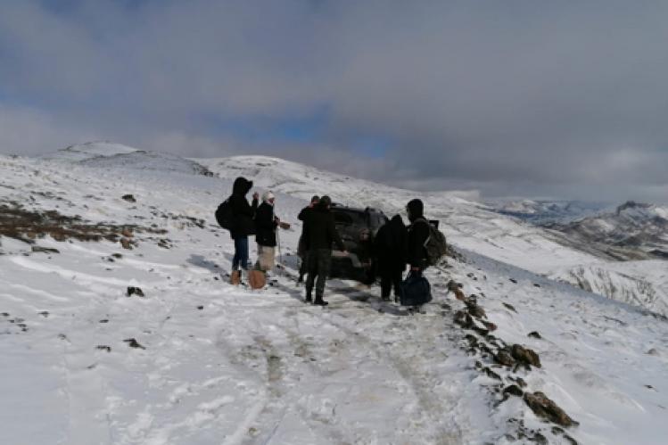 التساقطات الثلجية تعمق “المعاناة الشتوية” لأساتذة في مناطق جبلية‬