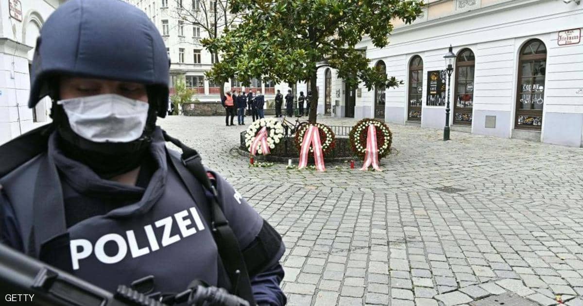 النمسا تغلق “مساجد متطرفة” بعد هجوم فيينا