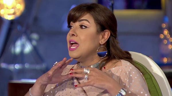 فنانة مصرية تعلن إصابتها بكورونا.. “بموت حرفياً ساعدوني”