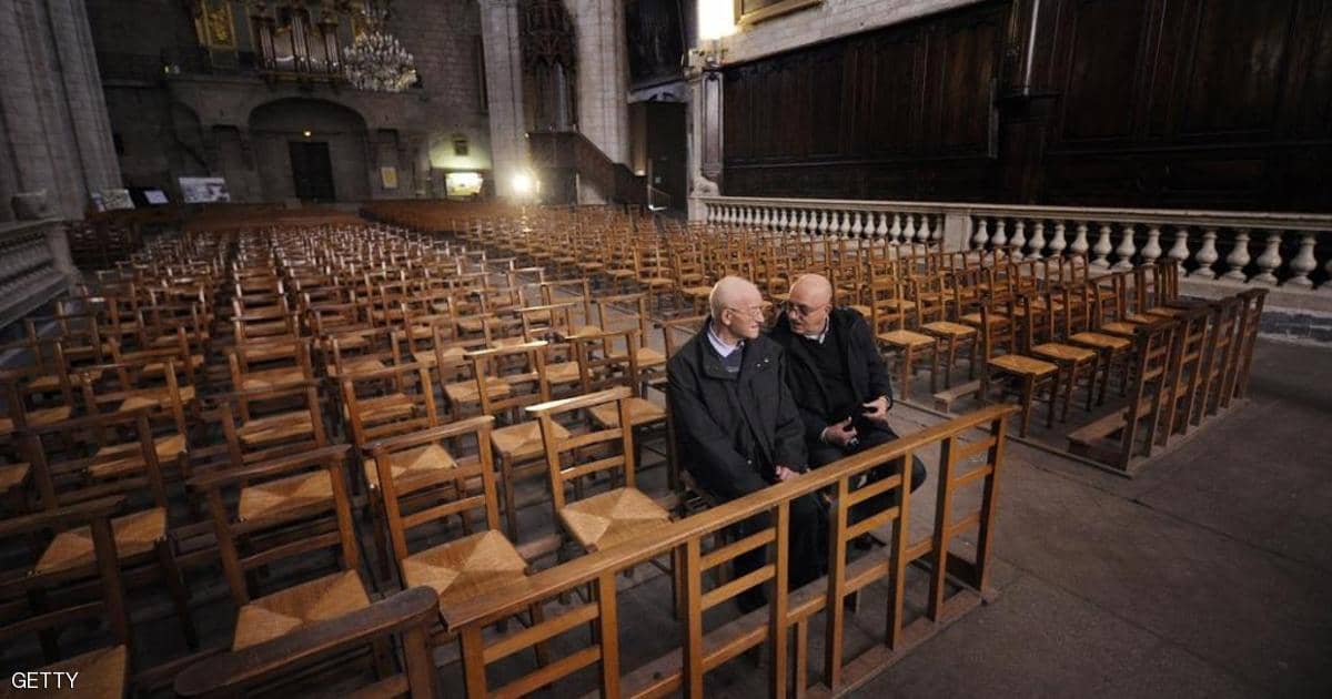 في بادرة تضامن مع الكاثوليك.. مسلمو فرنسا يحمون الكنائس