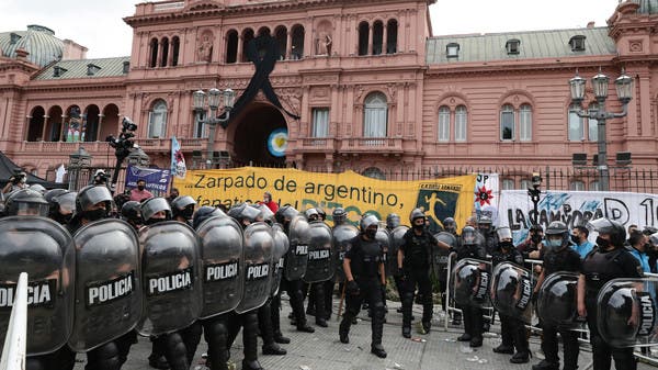 نقل جثمان الأسطورة مارادونا إلى مقر الحكومة الأرجنتينية