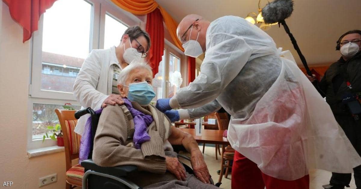 أول من تلقى اللقاح بألمانيا.. عجوز عمرها أكثر من 100 سنة