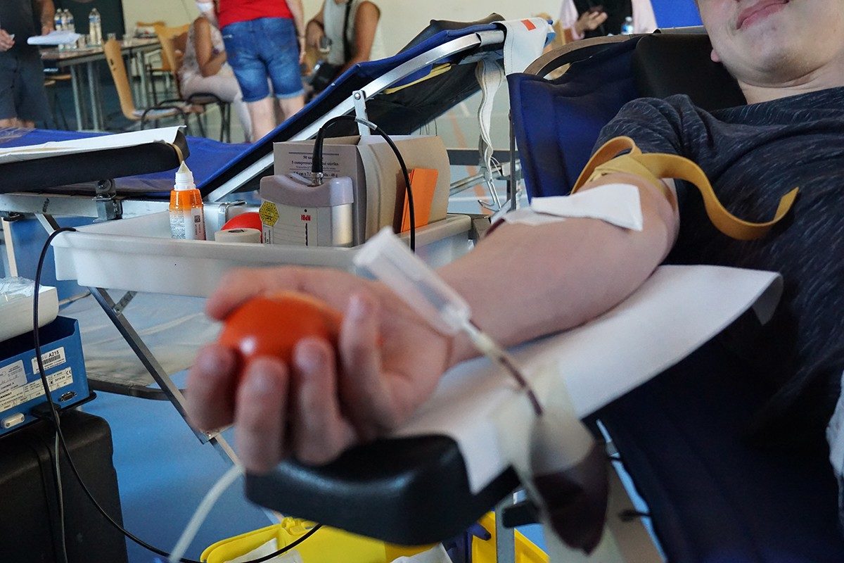 اليوم العالمي للمتبرعين بالدم .. برنامج خاص لإحياء هذه الذكرى تحت شعار التبرع بالدم مسؤولية الجميع