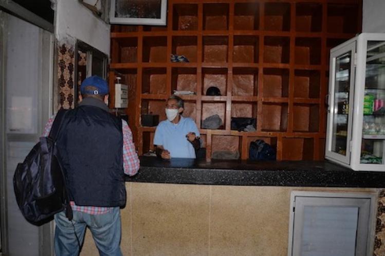 بيضاويون يطالبون السلطات بفتح أبواب الحمامات