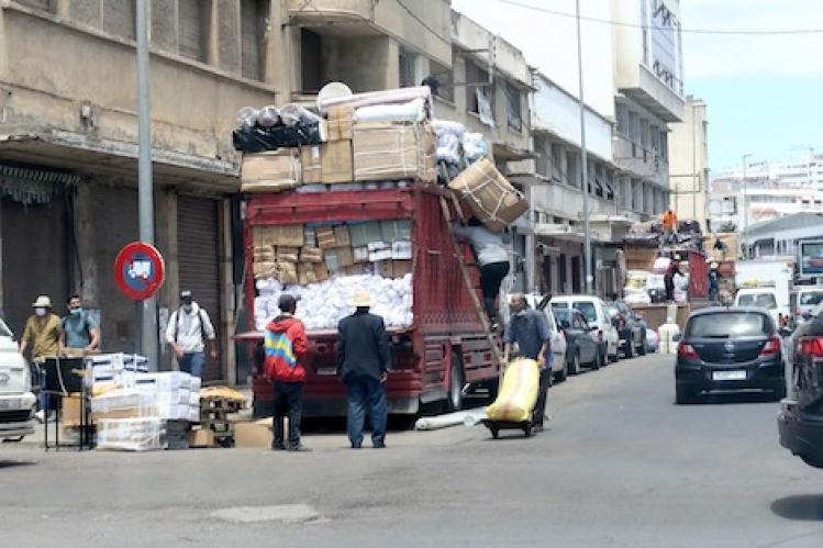 رواج في أسواق الدار البيضاء ينعش آمال التجار بتقليص حجم الخسائر