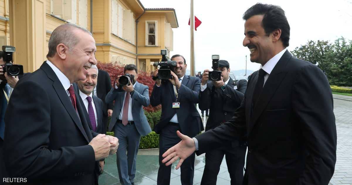 “لن نسامح”.. داوود أوغلو يتهم أردوغان بخيانة تركيا لصالح قطر