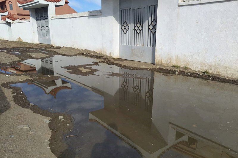 مياه عادمة تحاصر منازل في أمتار بإقليم شفشاون‎